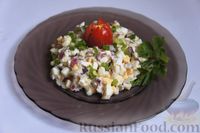 Рыбный салат с луком и яйцом
