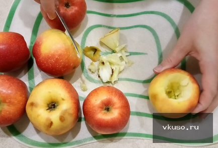 Запеченные яблоки с творогом в духовке
