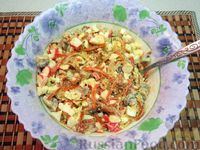 Крабовый салат с маринованными грибами и жареными овощами