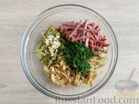 Салат с колбасой, блинчиками и солёными огурцами