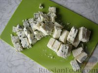 Салат «Герцогиня» с сыром дорблю, киви и орехами