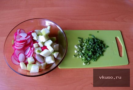 Салат «Норвежский» с сельдью, редисом и яблоком
