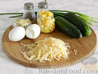 Салат с кукурузой, огурцами и яйцами